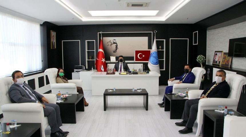 Rektör Karacoşkun tebrikleri kabul etti