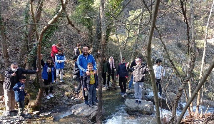 Sındırgılı gençlerden doğa da temizlik çalışması G4