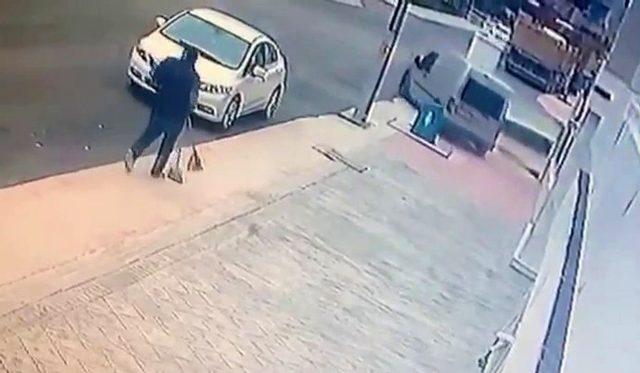 (&Ouml;zel) Pendik&rsquo;te otomobil hırsızlığı kamerada 1