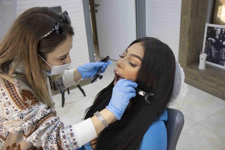 İngiliz güzel, diş bakımı için yaklaşık 4 bin km yol kat etti G1