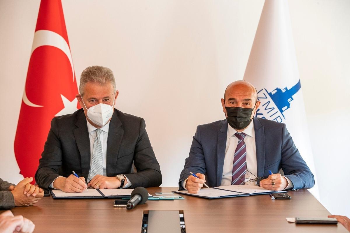 İzmir&rsquo;de kırtasiyecilere destek