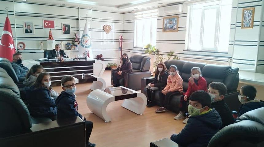 Başkan Teke’den öğrencilere kitap