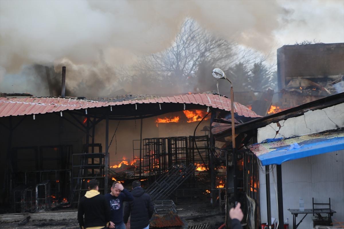 G&Uuml;NCELLEME - Ordu'da mobilya at&ouml;lyesinde &ccedil;ıkan yangın kontrol altına alındı