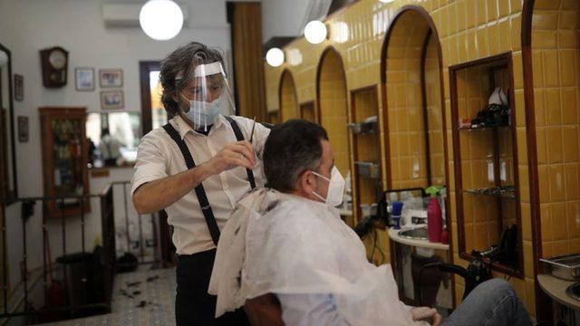 Kuaförler, berberler ve güzellik salonları kapatılacak mı? Kuaför ve berberlere yasak gelir mi?