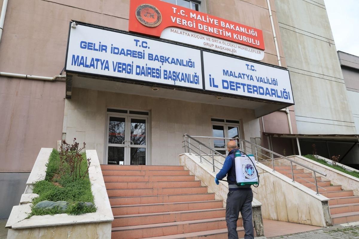 Battalgazi&rsquo;de k&ouml;şe bucak dezenfekte ediliyor
