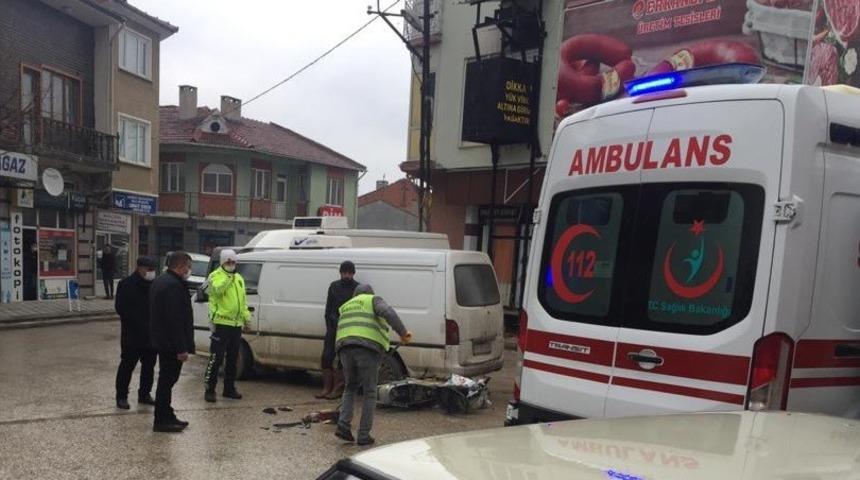 Motosiklet ile otomobil çarpışması sonucu 1 kişi yaralandı
