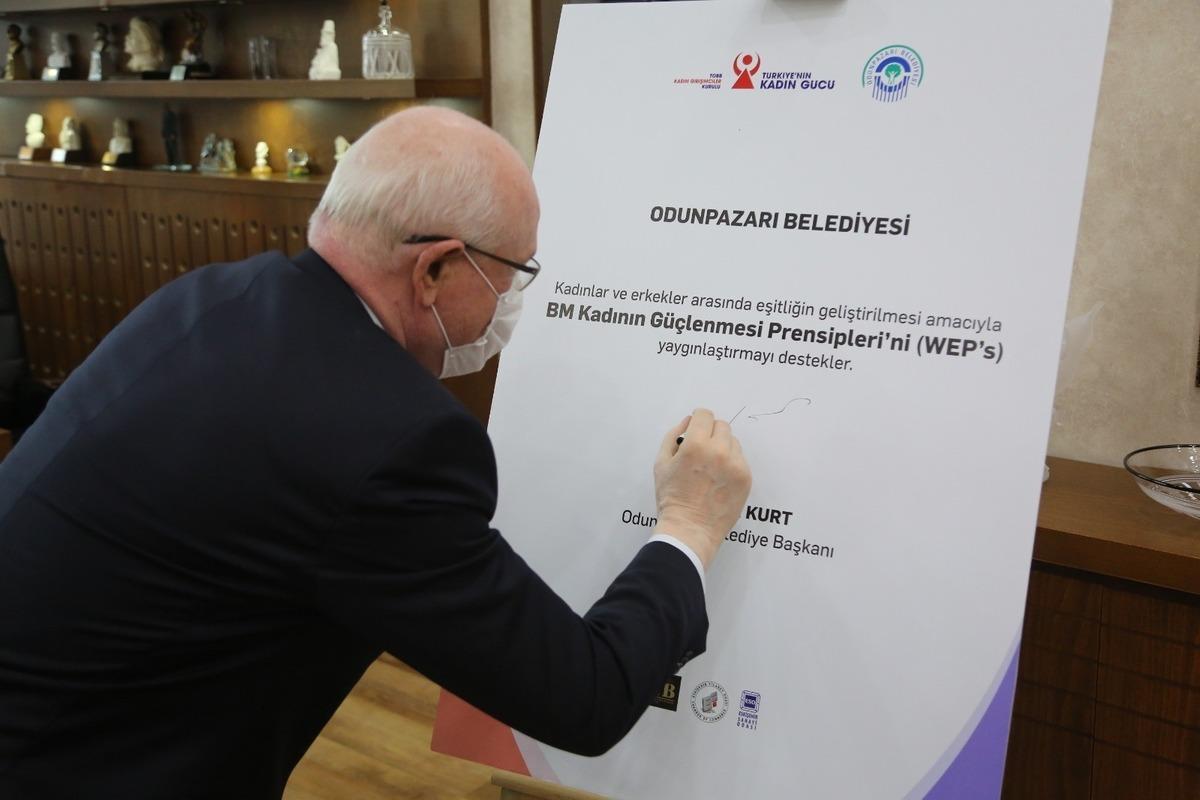 Kazım Kurt: &ldquo;Girişimci kadınları desteklemeyi s&uuml;rd&uuml;receğiz&rdquo;