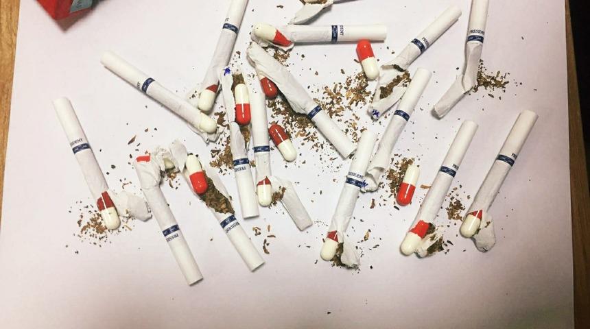 Hastanede yatan hastaya getirilen sigara dalı i&ccedil;ine gizlenmiş uyuşturucu hap ele ge&ccedil;ti