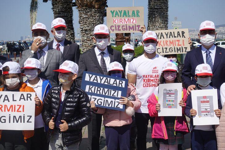 İçişleri Bakan Yardımcısı İnce, İzmir'de yaya farkındalığı için "kırmızı çizgi" çekti G2