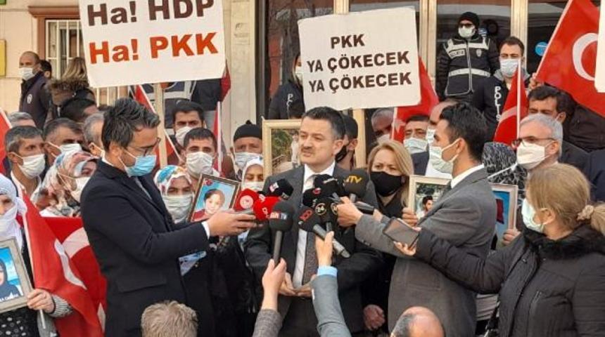 Bakan Pakdemirli'den evlat nöbetindeki ailelere ziyaret