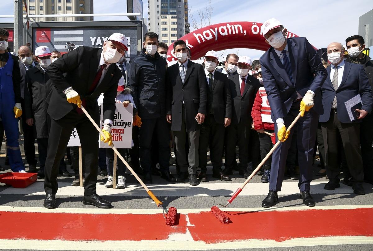 Bakan Soylu, Bakan Sel&ccedil;uk ve Milli Y&uuml;z&uuml;c&uuml; Boyacı &rsquo;Yayalar Kırmızı &Ccedil;izgimizdir&rsquo; programına katıldı