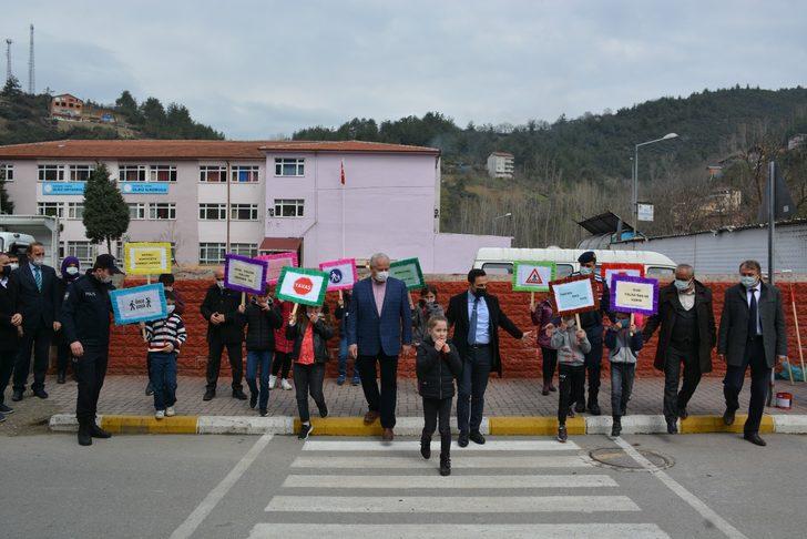 Yenice’de yaya geçitlerinde kırmızı çizgi dönemi başladı G1