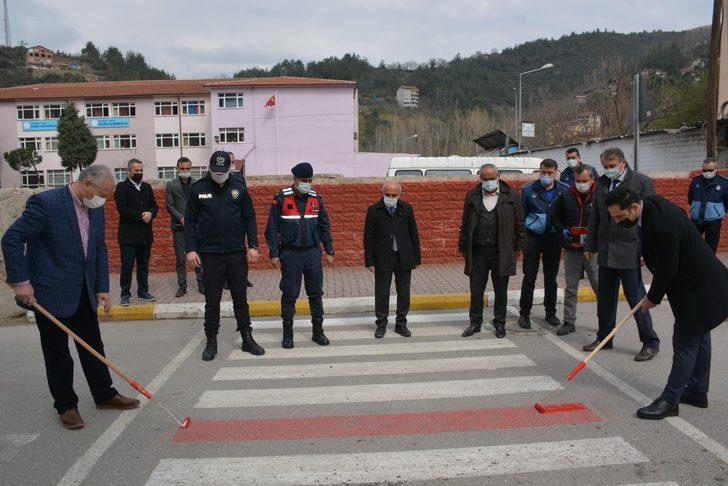 Yenice’de yaya geçitlerinde kırmızı çizgi dönemi başladı G2