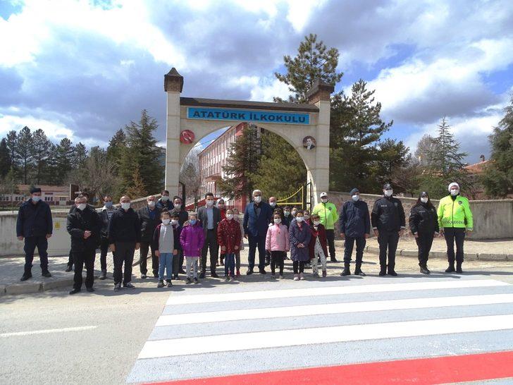 Hisarcık’ta minik öğrencilere kırmızı düdük G2