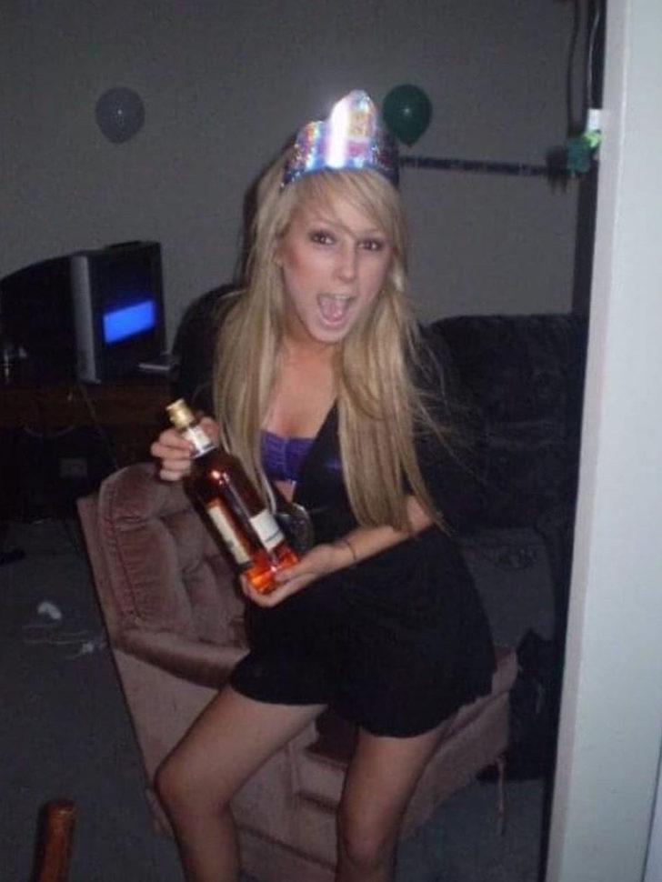 En büyük vajinalı model! Dövmelerini böyle sergiledi G2