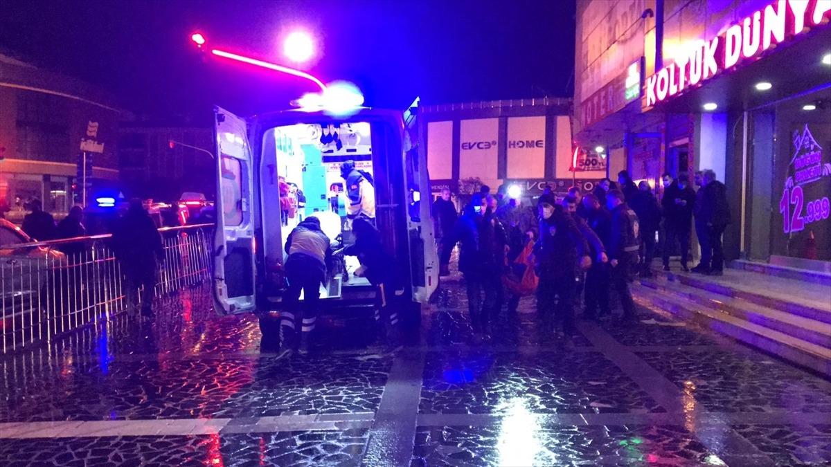 D&uuml;zce'de 1 kişinin &ouml;ld&uuml;ğ&uuml; silahlı kavgaya ilişkin yakalanan 13 ş&uuml;pheliden 4'&uuml; tutuklandı