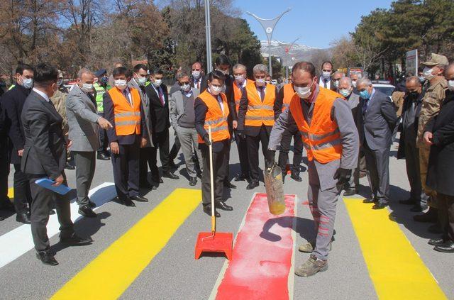 Erzincan’da yaya geçidine kırmızı çizgi çekildi