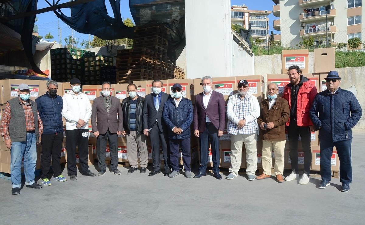 Kuşadası&rsquo;nda yaşayan Kuveytliler, kentteki ihtiya&ccedil; sahiplerini sevindirdi