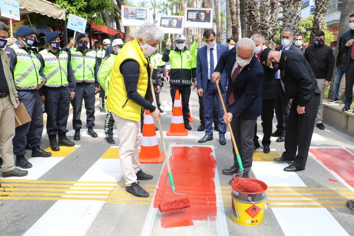 Vali Yazıcı: "Biz turizm şehriyiz. T&uuml;rkiye&rsquo;yi temsil eden bir şehriz. Risk haritasında kırmızı bize yakışmadı&rdquo;