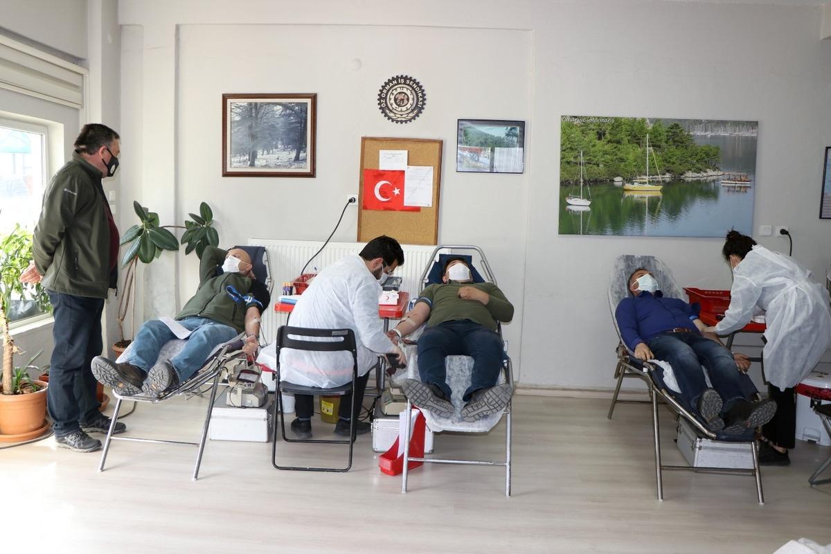 Muğlalı ormancılar kan bağışladı