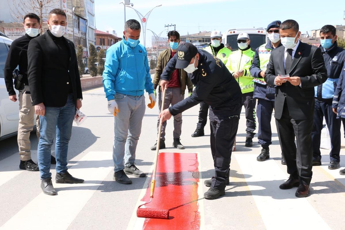 Erciş&rsquo;te &lsquo;kırmızı &ccedil;izgi&rsquo; uygulaması