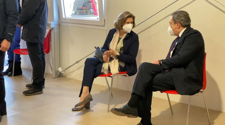 İtalya Başbakanı Draghi AstraZeneca’nın Covid-19 aşısını yaptırdı