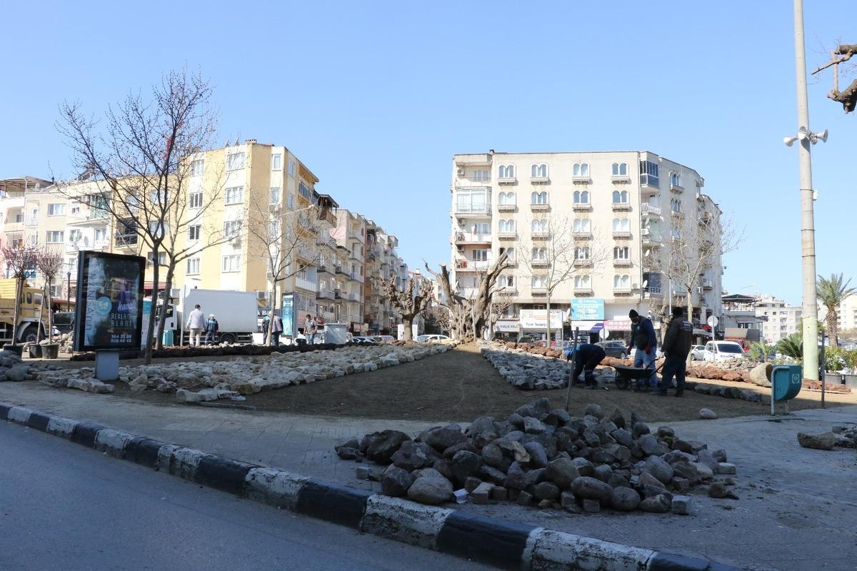 Barış Man&ccedil;o Meydanı &lsquo;Kaya Bah&ccedil;esi&rsquo; ile yenileniyor