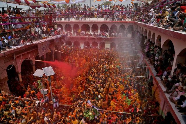 2021-03-30T114849Z_1105506776_RC2NLM9AMRC8_RTRMADP_3_FESTIVAL-HOLI-INDIA