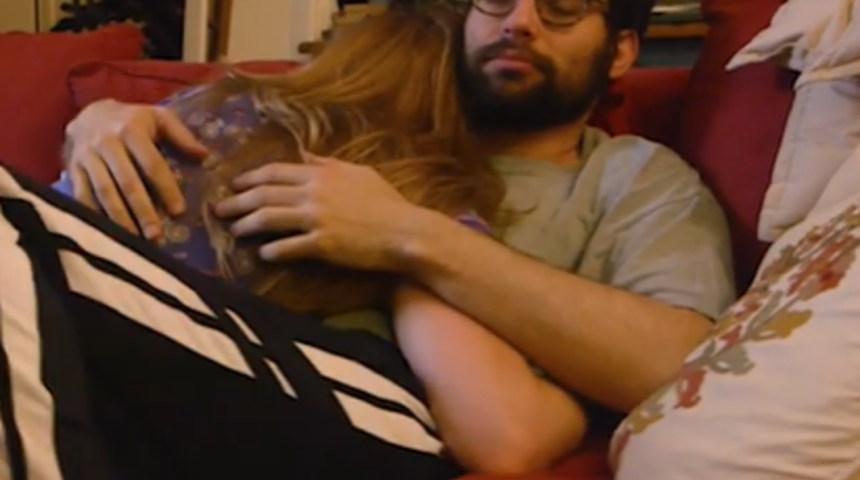 Kendisini kucaklayana 80 dolar veriyor! 'Teması seviyorum'