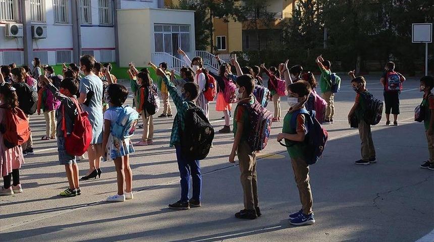 Çorum'da ana sınıfı, ilkokul, 8 ve 12. sınıflar hariç yüz yüze eğitime ara verildi