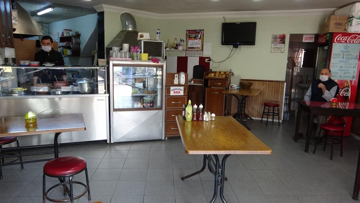 Balıkesirli lokanta ve kafe esnafı 130 g&uuml;n sonra m&uuml;şteri kabul etmeye başladı