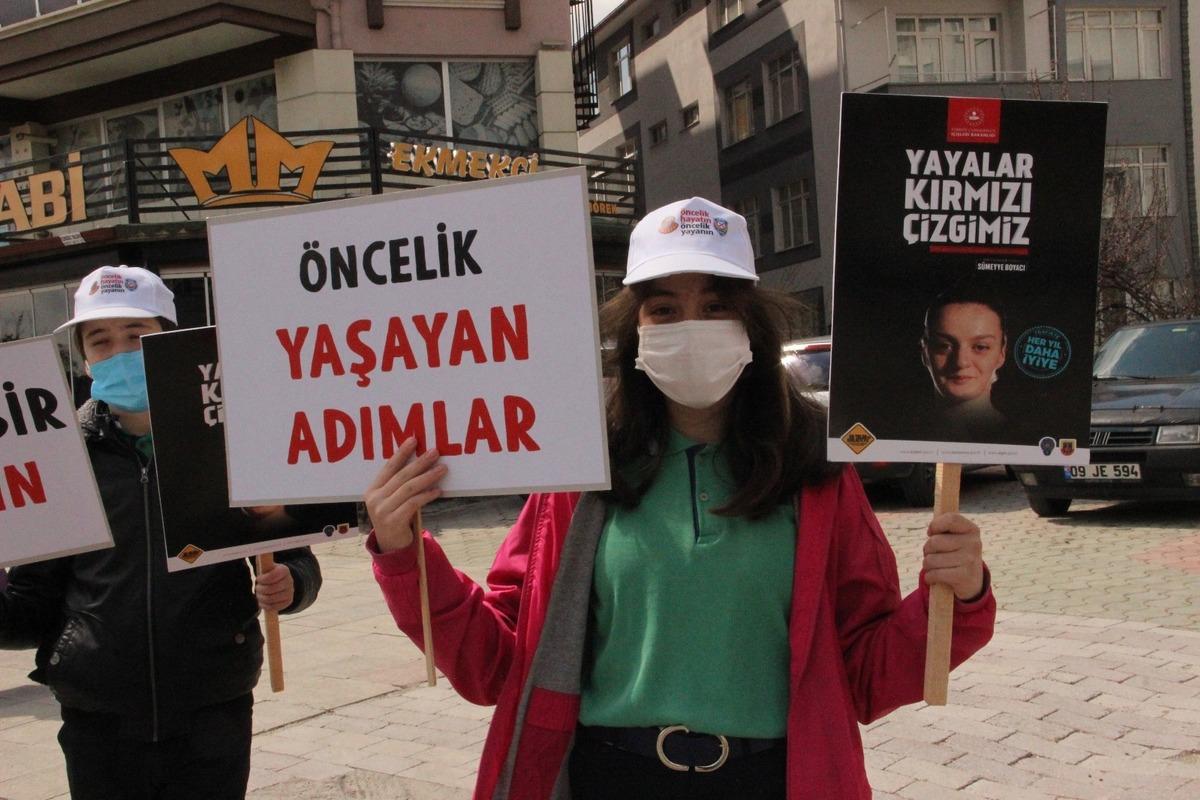 Afyonkarahisar&rsquo;da &rsquo;kırmızı &ccedil;izgiyi&rsquo; vali &ccedil;izdi
