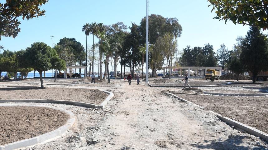 Mustafa Ertuğrul Aker Parkında d&uuml;zenleme &ccedil;alışmaları s&uuml;r&uuml;yor