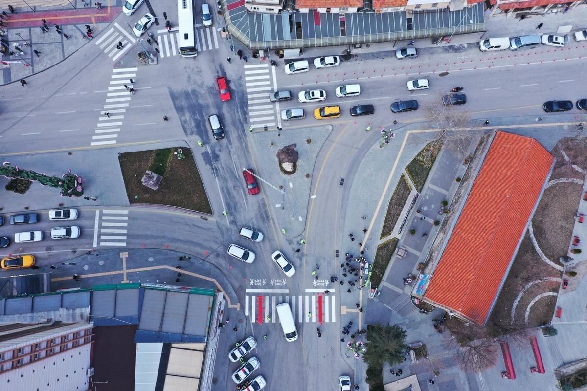 Isparta&rsquo;da yaya ge&ccedil;itlerine kırmızı &ccedil;izgiler &ccedil;ekildi
