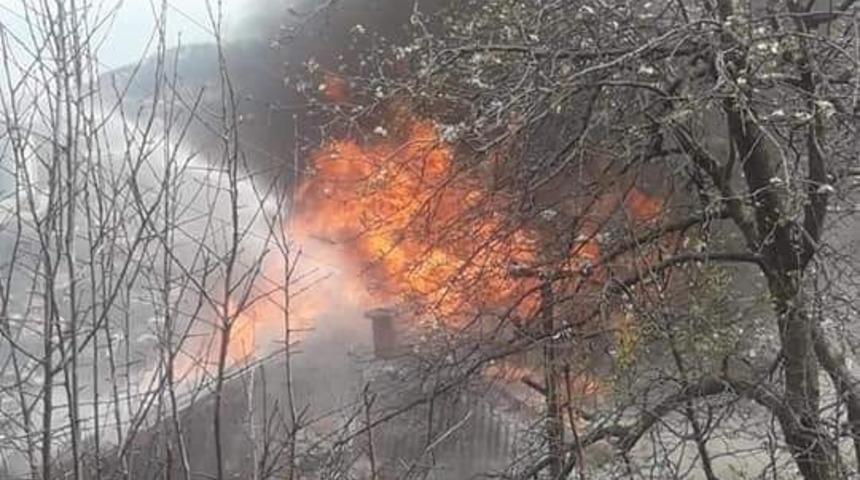 &Ccedil;ıkan yangın paniğe neden oldu.