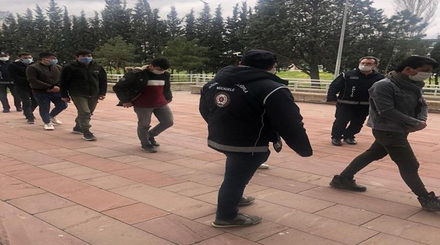 Ka&ccedil;ak yollarla T&uuml;rkiye&rsquo;ye giren 12 Afgan Samsun&rsquo;da yakalandı