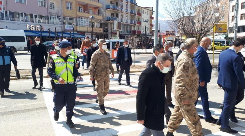 Tuzluca’da yaya geçitlerinde, Yayalara öncelik için farkındalık etkinliği gerçekleştirildi