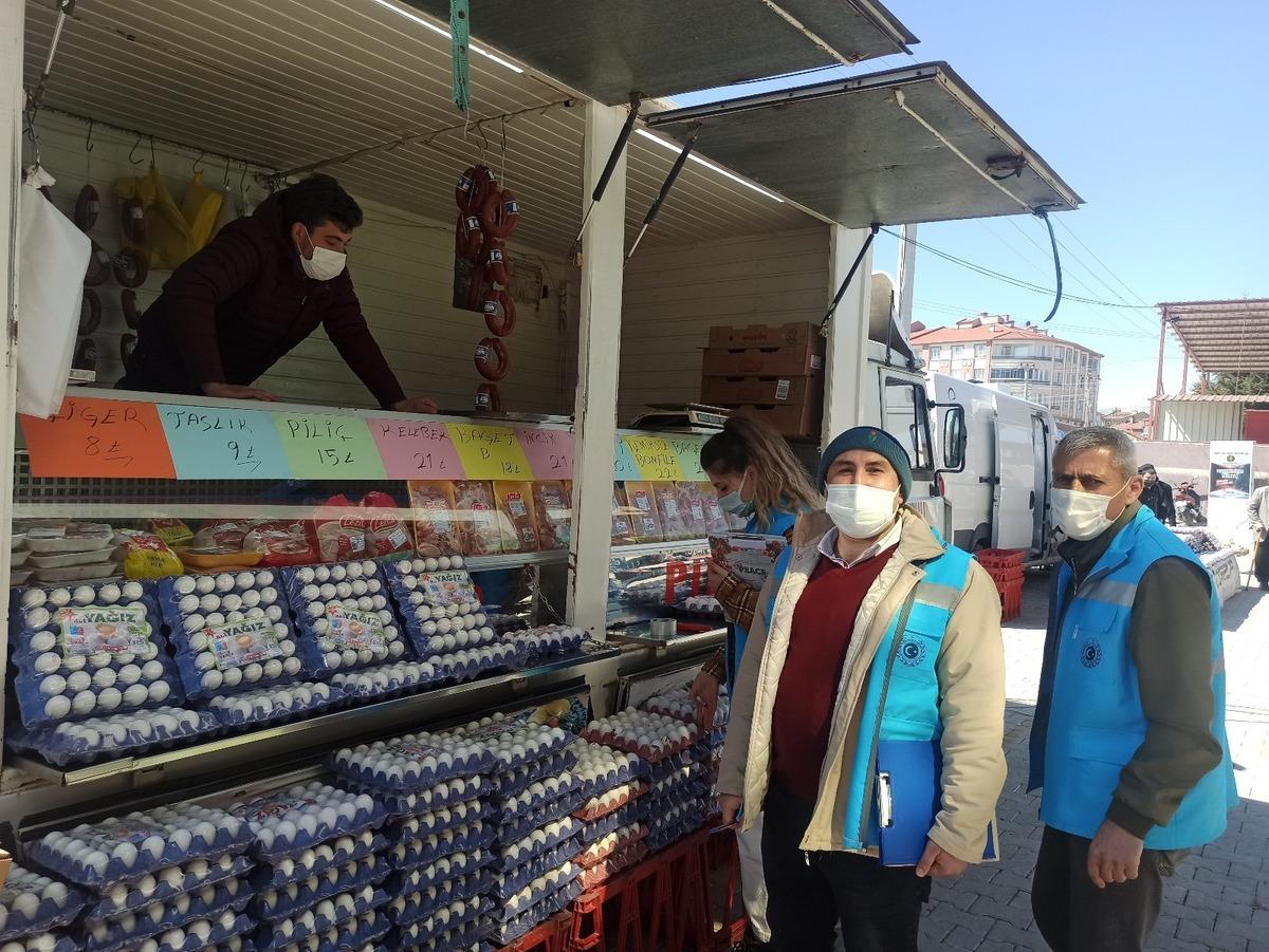 Afyonkarahisar&rsquo;da pazarda korona vir&uuml;s denetimi yapıldı