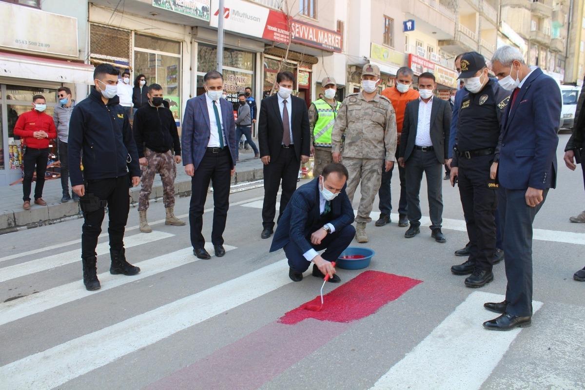 Şemdinli&rsquo;de &rsquo;kırmızı &ccedil;izgi&rsquo; uygulaması