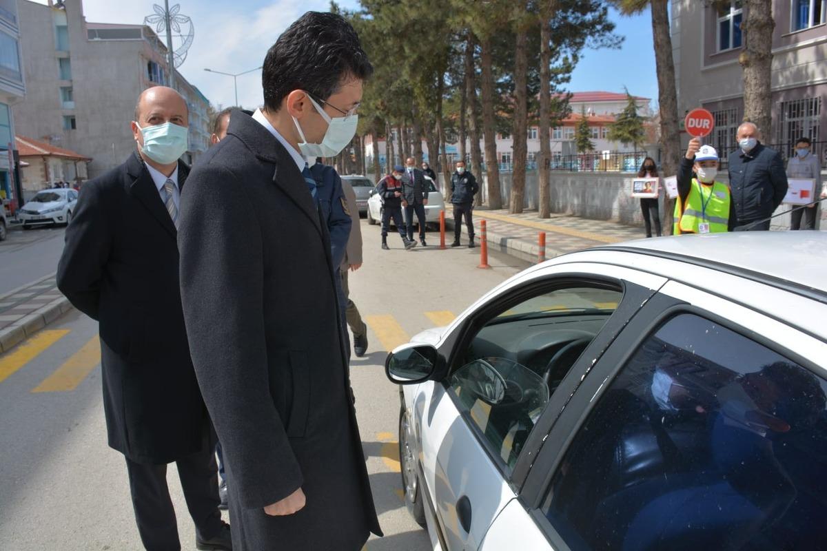 Şuhut&rsquo;ta yaya ge&ccedil;itlerinde &rsquo;kırmızı &ccedil;izgimizi &ccedil;ekiyoruz&rsquo; etkinliği