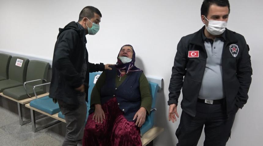 Yaralı oğlunu sedye üzerinde gören anne sinir krizi geçirdi