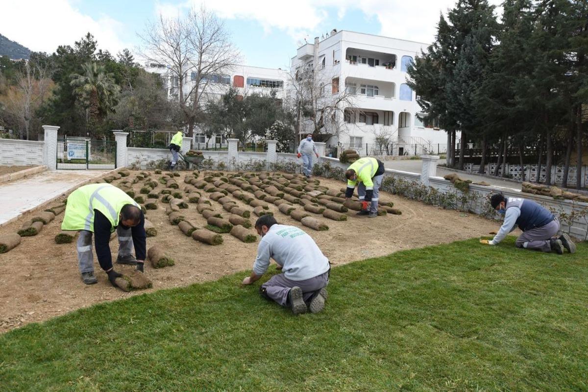 Edremit&rsquo;teki yeşil alanların &uuml;&ccedil;te birini Hasan Arslan yaptı