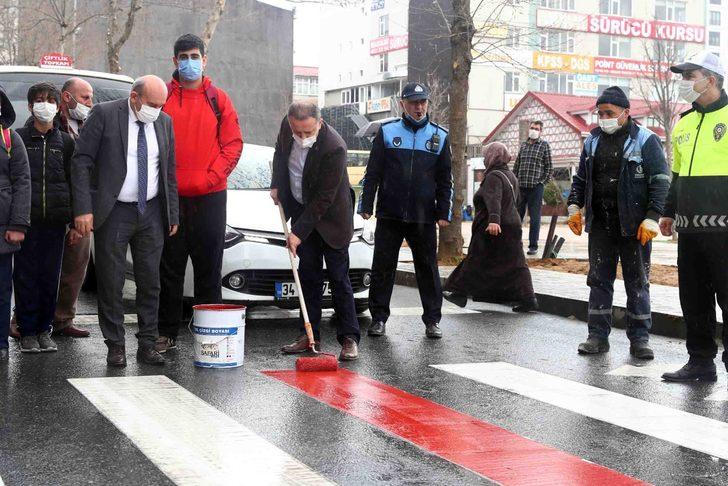 Bağcılar Kaymakamı Eldivan ve Başkan Çağırıcı yaya geçitlerini kırmızıya boyadı G3