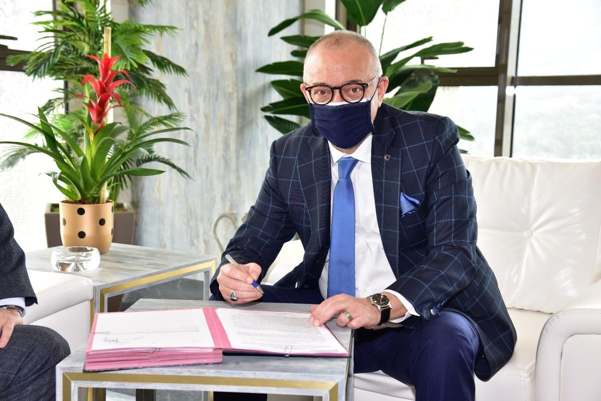 Başkan Erg&uuml;n, maaş ve promosyonlar i&ccedil;in protokol imzaladı