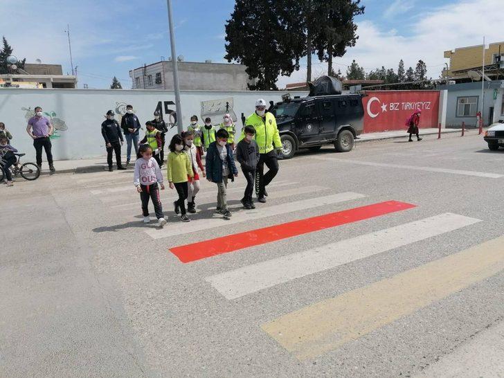 Suriye sınırında "Yaya Önceliği Kırmızı Çizgimiz” etkinliği G1