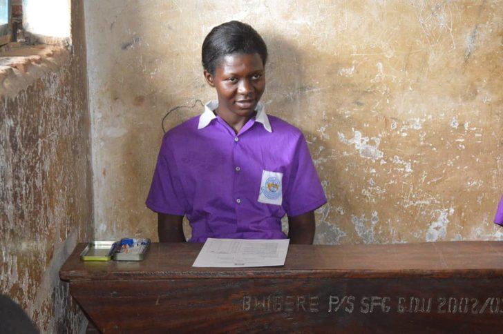 Uganda’da 38 yaşındaki kadın yıllar sonra ilkokula başladı G1