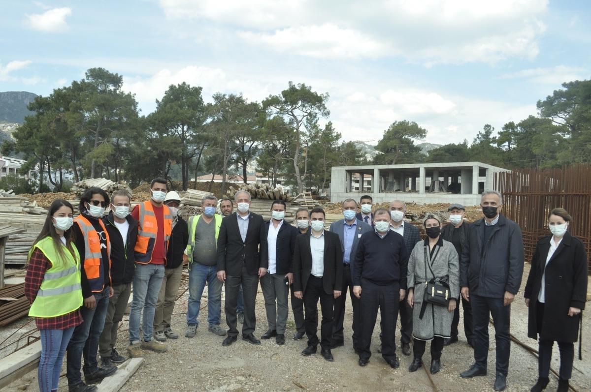 AK Parti İl Y&ouml;netimi hastane inşaatında incelemelerde bulundu