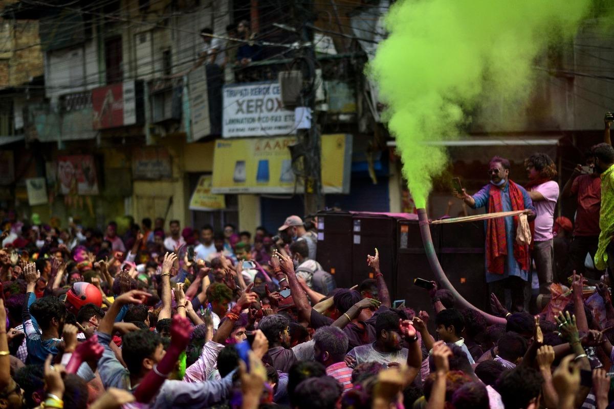 Hindistan&rsquo;da Holi festivali kanlı bitti: 41 &ouml;l&uuml;, 38 yaralı