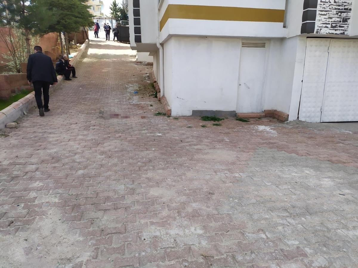 16 yaşındaki gen&ccedil; kızın sır &ouml;l&uuml;m&uuml;