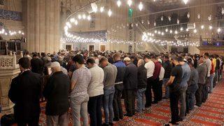 Camilerde teravih namazı kılınacak mı? Ramazan'da teravih var mı? Bakan Koca açıkladı